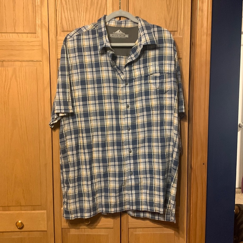 Croft and Barrow Men’s Quick Dry Button Down Shirt